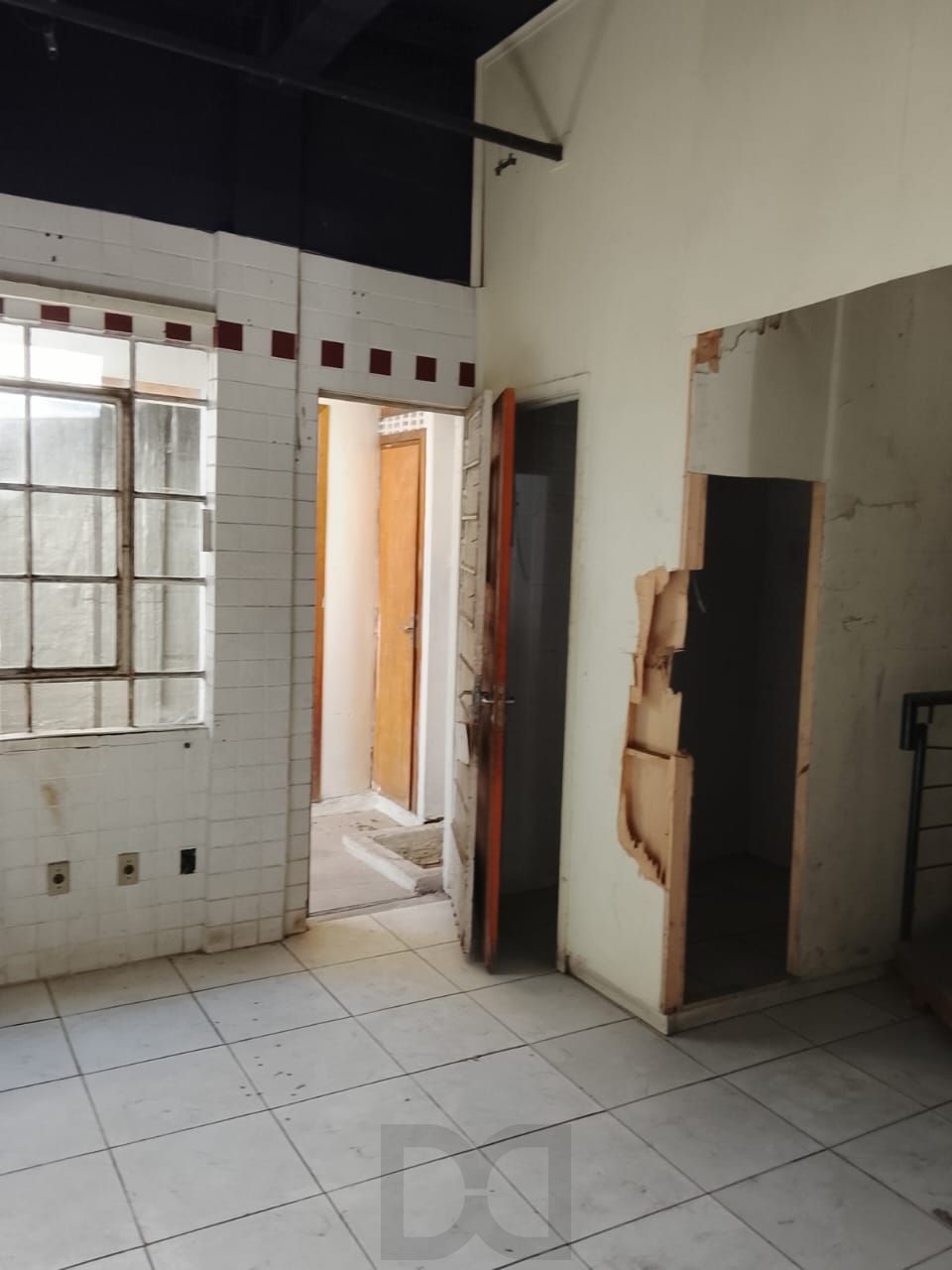 Loja Duplex na Duque de Caxias, desocupada espaço amplo. Preço atrativo. — foto 49