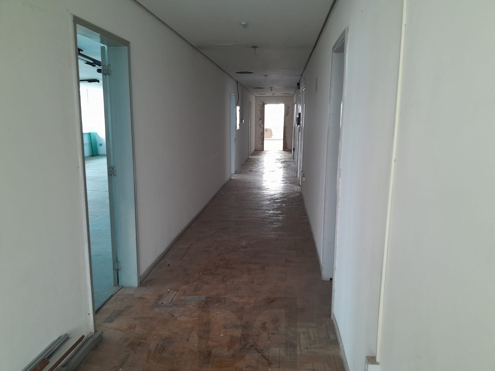 Salas com meio andar,para empresas ou órgãos públicos com 262,41m2 ,Centro — foto 18