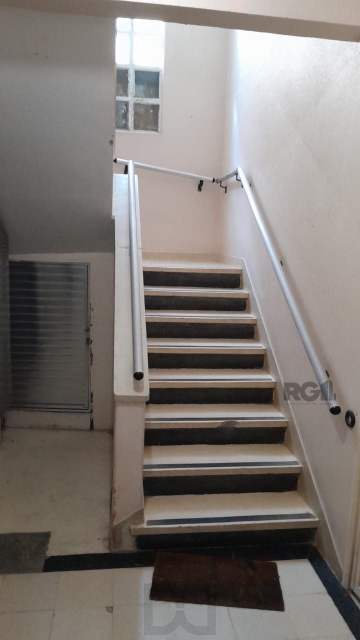 Apartamento na Luiz Manoel,2 dormitórios,desocupado,frente,bairro Santana — foto 2