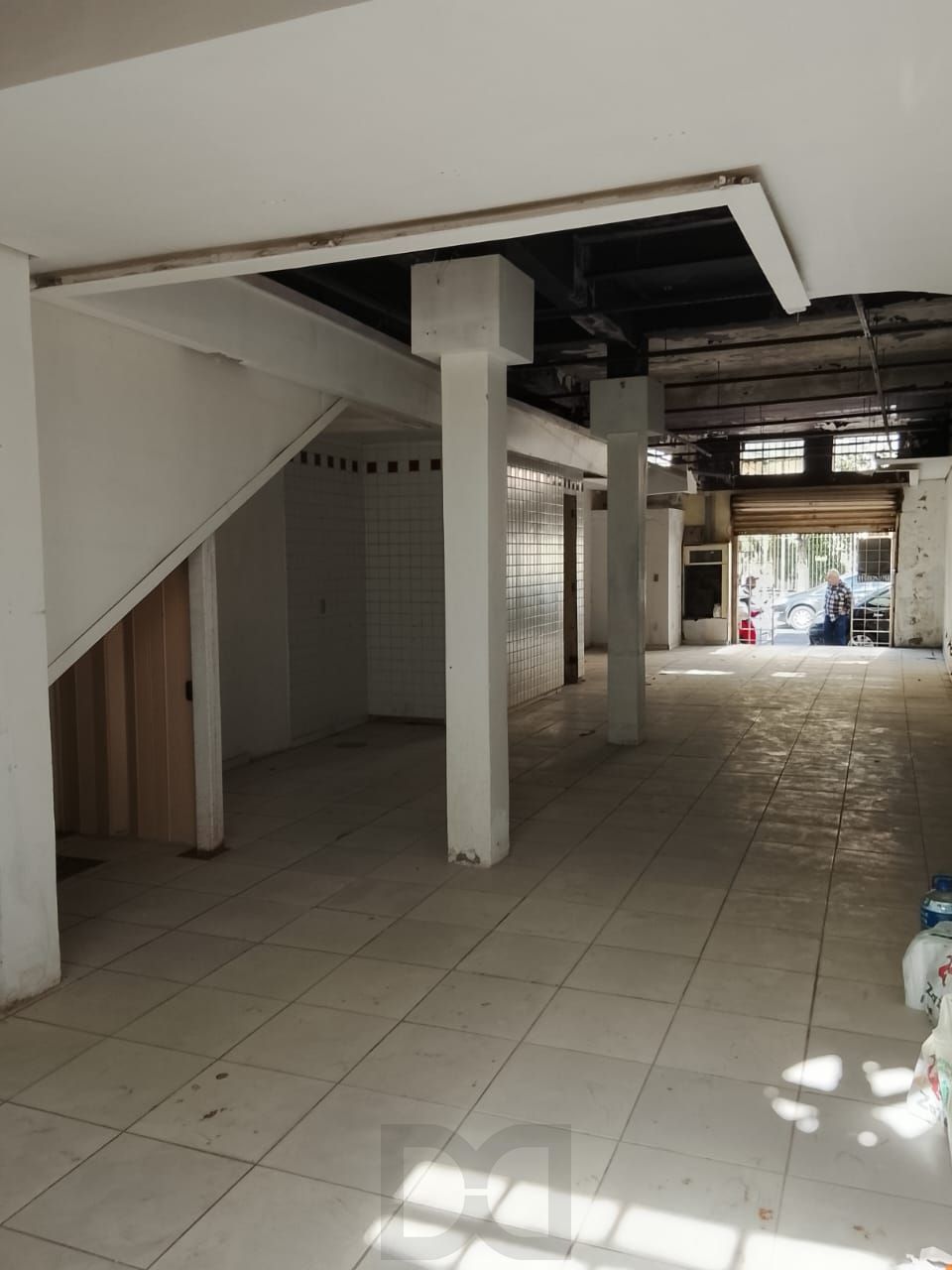 Loja Duplex na Duque de Caxias, desocupada espaço amplo. Preço atrativo. — foto 47