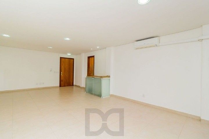 Sala,bairro Petrópolis, com ampla metragem,43,20M2, conservação impecável — foto 8
