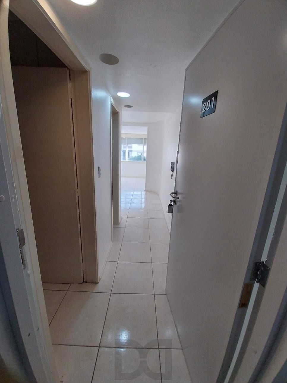 JK na Cidade Baixa, 2 piso, elevador, Preço atrativo. — foto 43