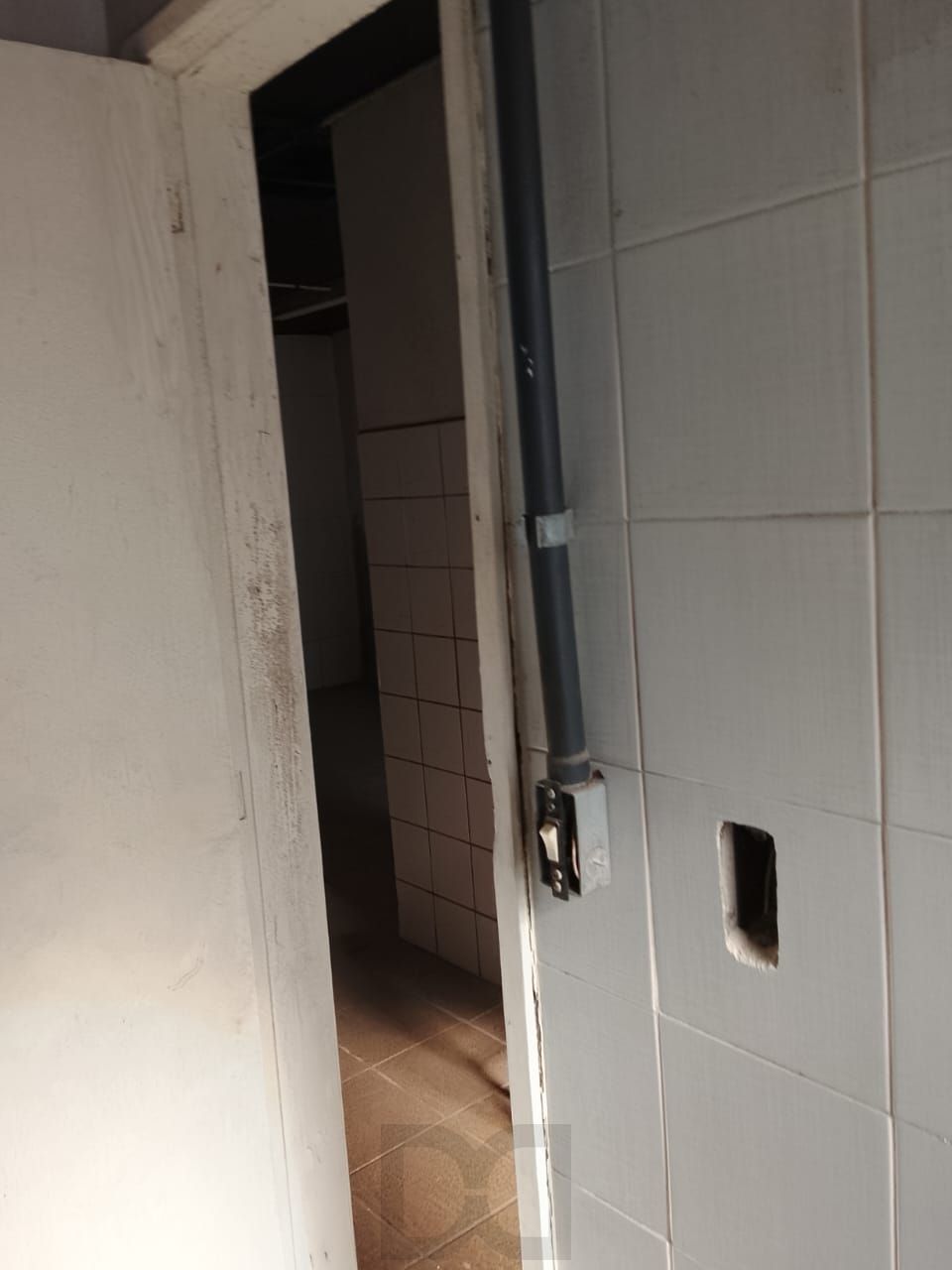 Loja Duplex na Duque de Caxias, desocupada espaço amplo. Preço atrativo. — foto 25