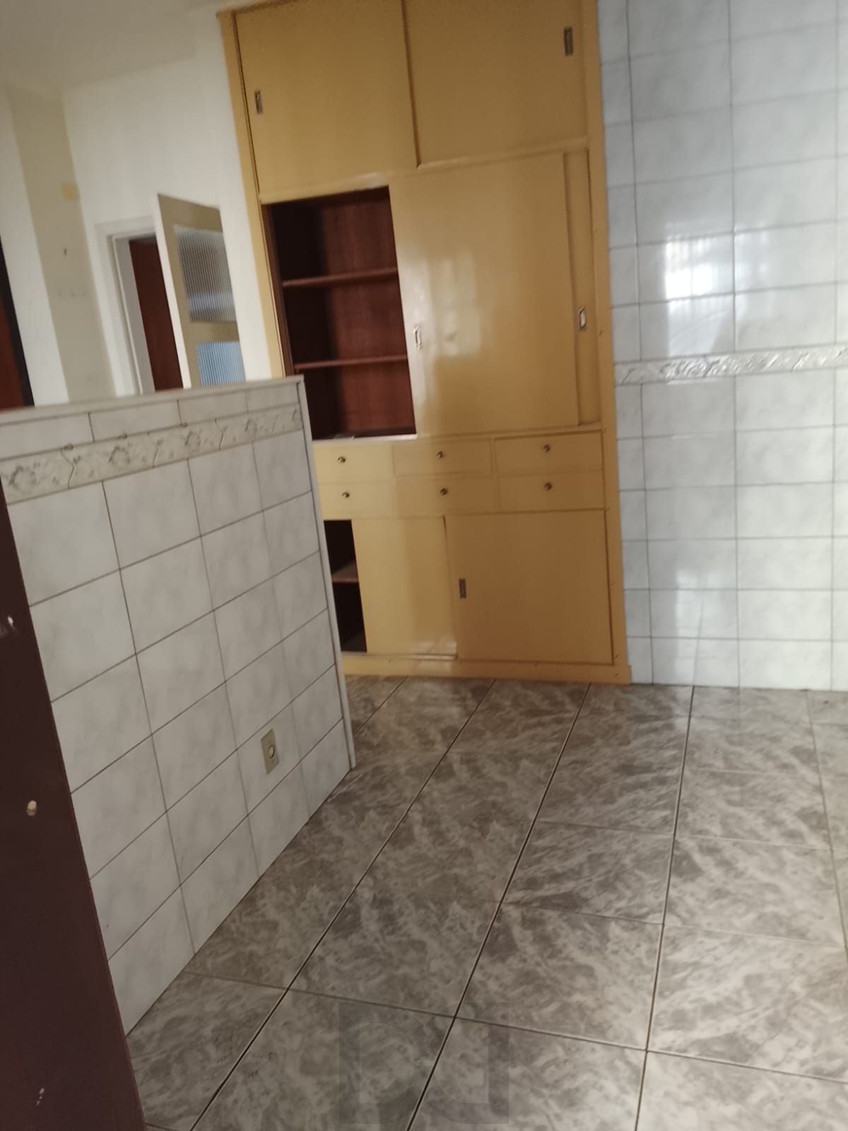 Oportunidade Única! Apartamento Semimobiliado de 3 Quartos e 1 Suíte Região Nobre em Porto Alegre — foto 14