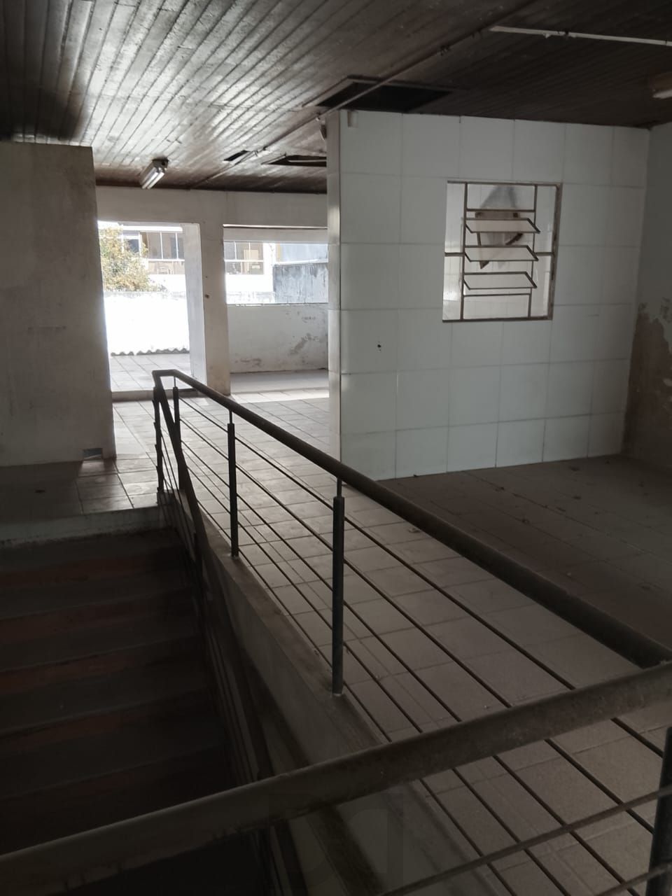 Loja Duplex na Duque de Caxias, desocupada espaço amplo. Preço atrativo. — foto 11