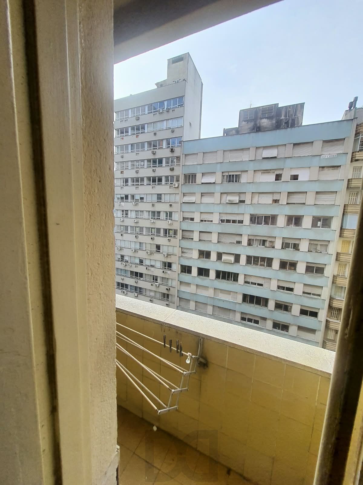 Conjunto comercial com Hall, 2 salas, sacada e Banheiro na Salgado filho - Centro Histórico! — foto 17