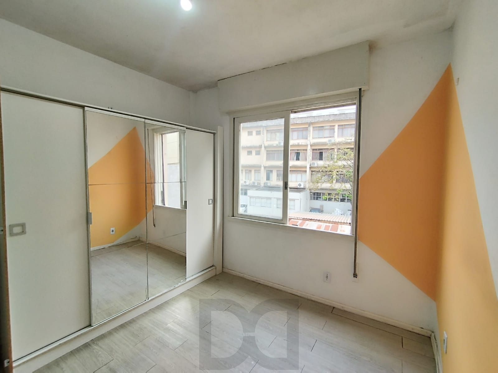 Excelente ap 1D com Suíte, cozinha planejada e banheiro reformado. Lima e Silva, centro P. Alegre -- Locado! — foto 9