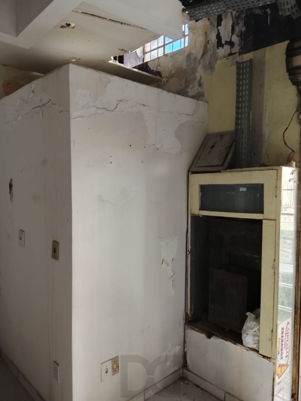 Loja Duplex na Duque de Caxias, desocupada espaço amplo. Preço atrativo. — foto 57