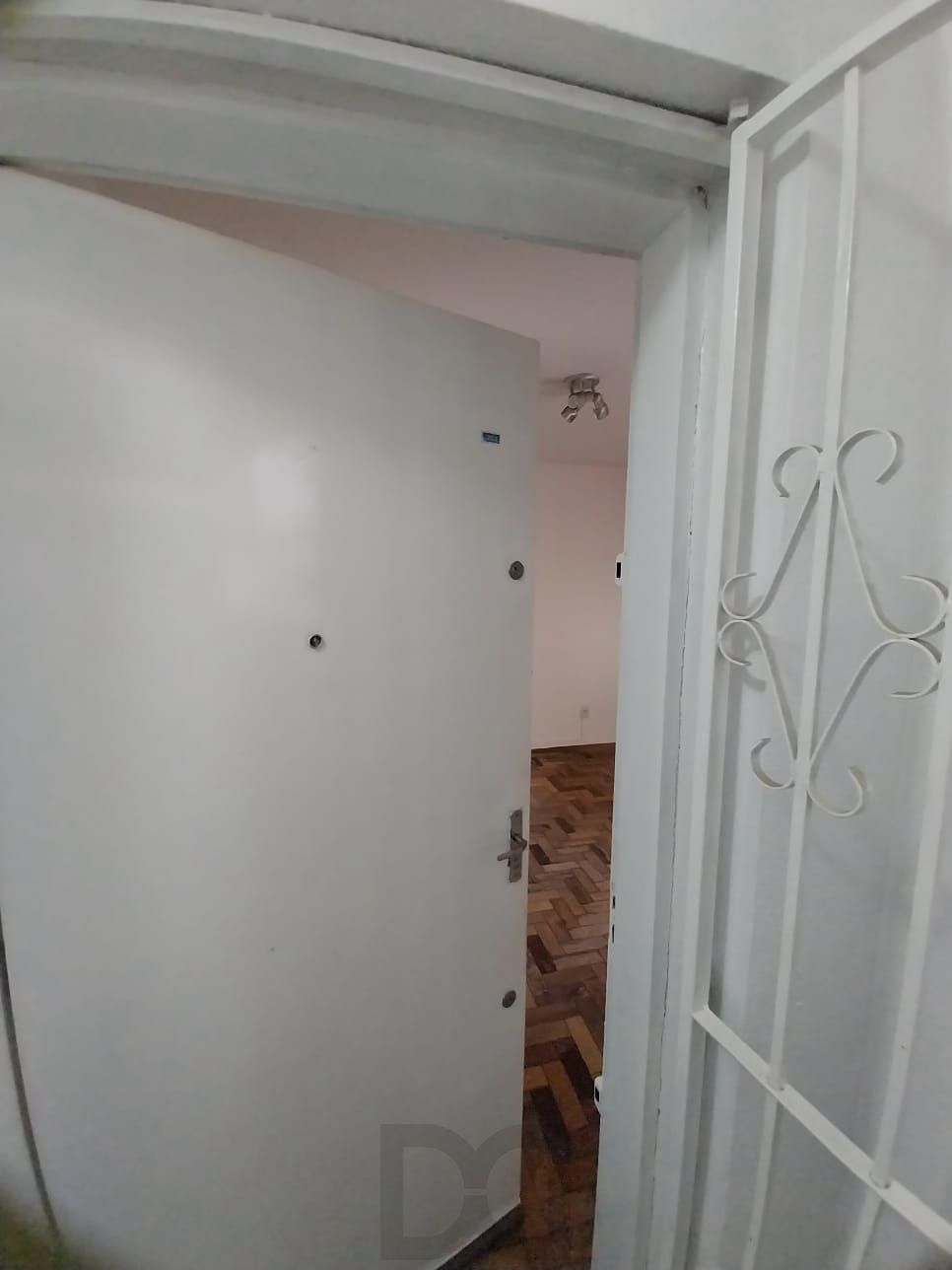 Apto 1D desocupado com BOX no Humaitá P. Alegre, Preço Atrativo — foto 2