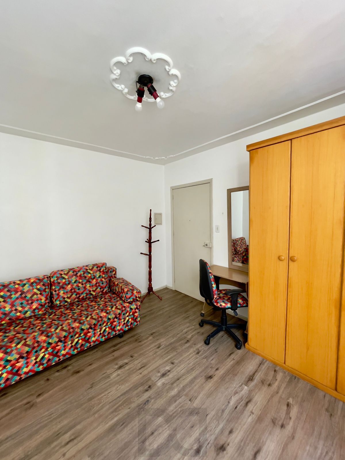 JKZÃO SALA QUARTO CONJUGADOS, COZINHA COM ÁREA DE SERVIÇO E BANHEIRO, C. BAIXA Porto Alegre — foto 3