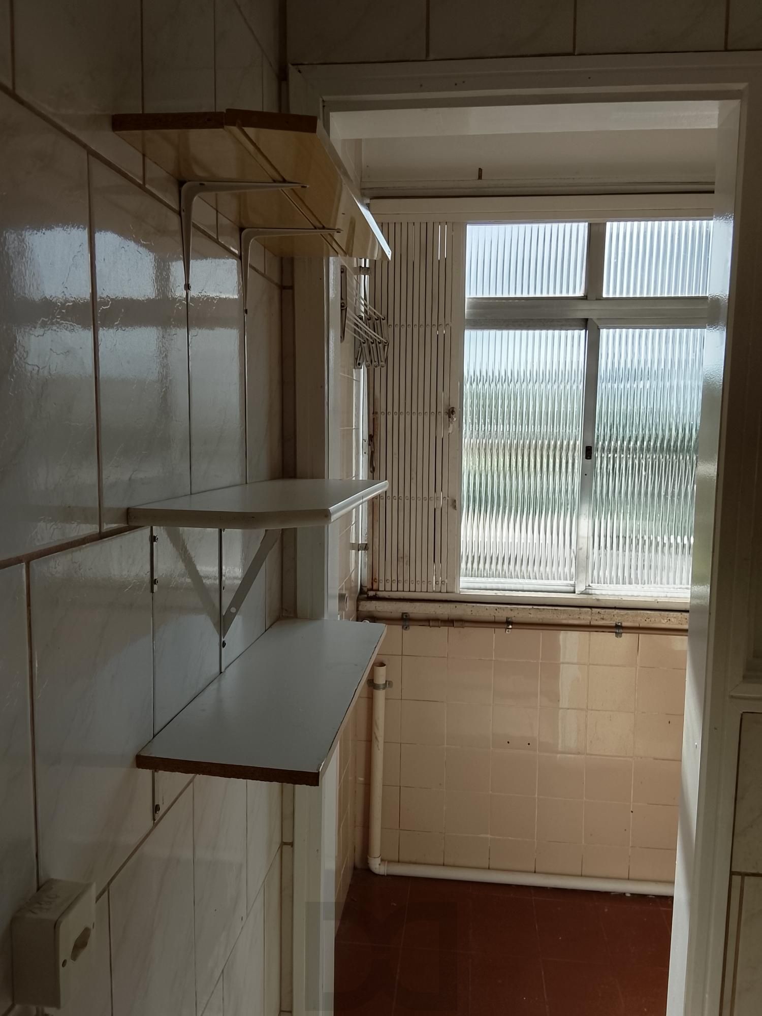 Ótimo apartamento 1D, desocupado na Medianeira, preço atrativo. — foto 34