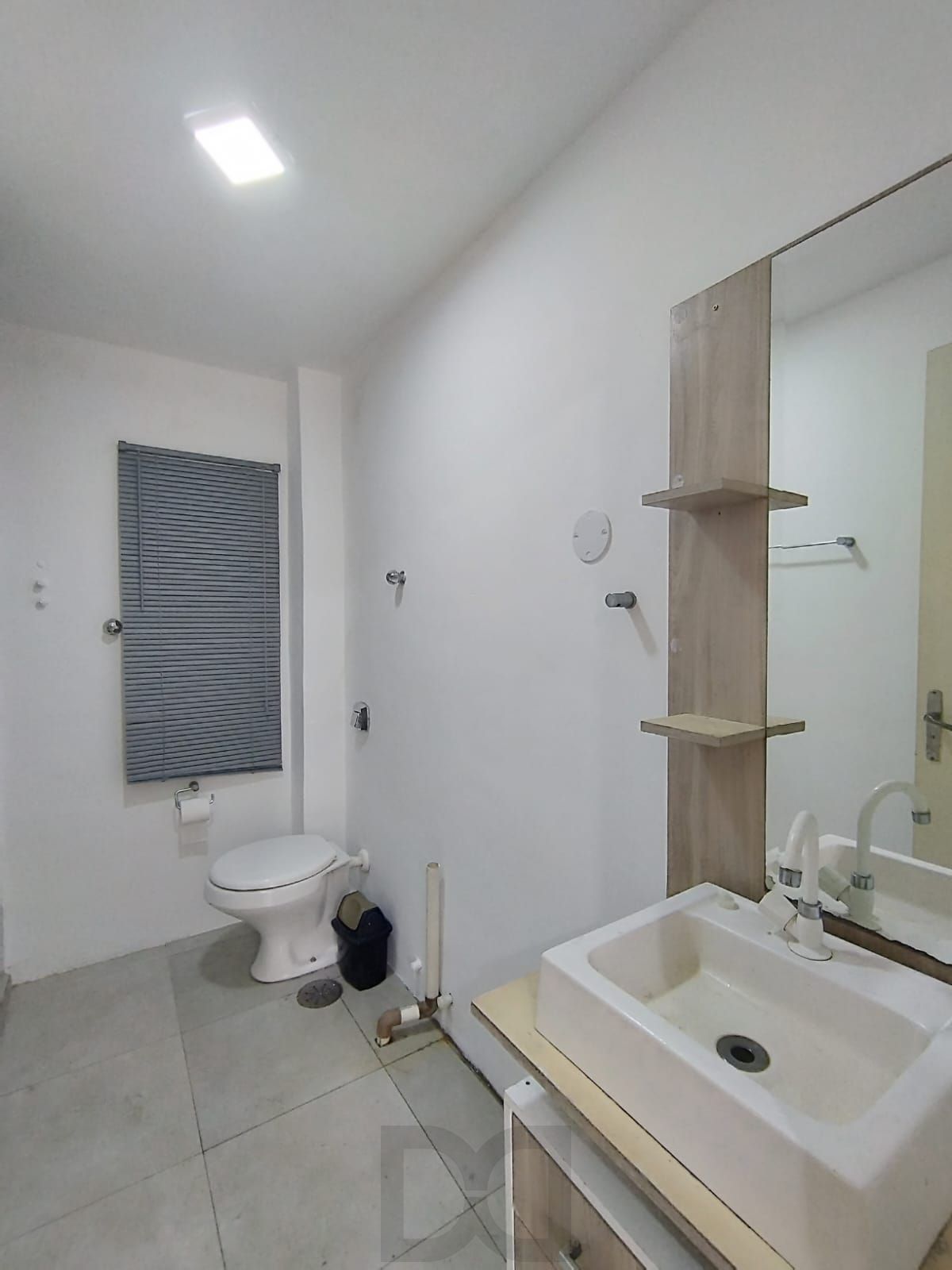 Excelente ap 1D com Suíte, cozinha planejada e banheiro reformado. Lima e Silva, centro P. Alegre -- Locado! — foto 4