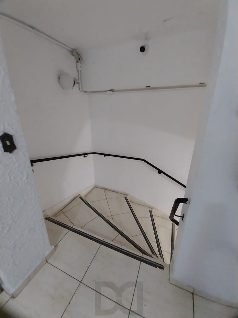 JK na Cidade Baixa, 2 piso, elevador, Preço atrativo. — foto 7