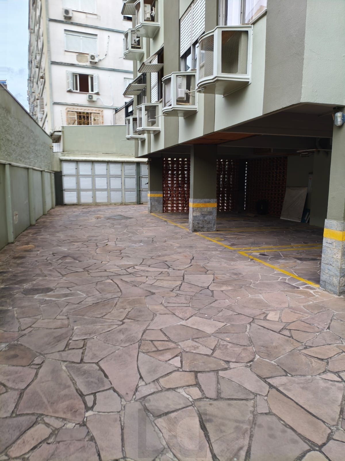 Oportunidade 2D, 2 Banheiros - Cidade Baixa - Porto Alegre - Preço Atrativo — foto 12