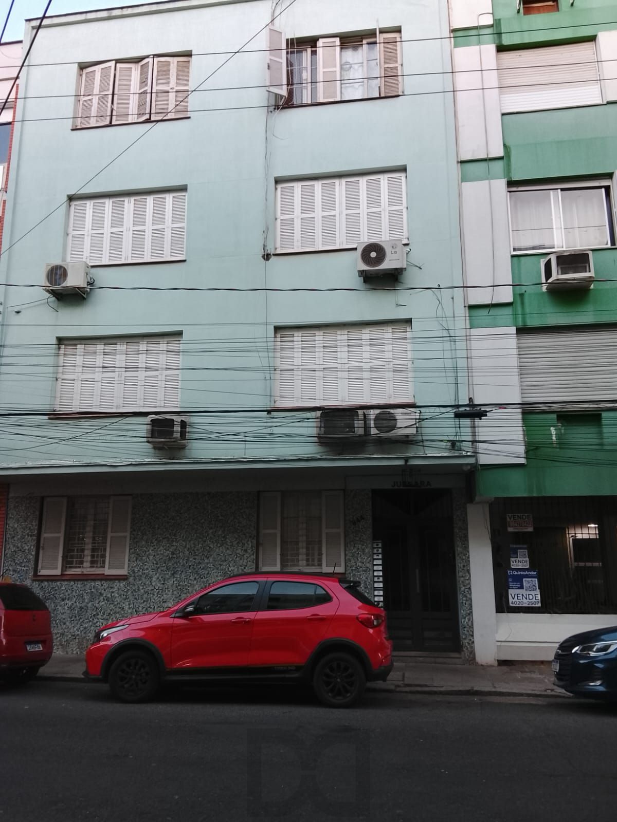 JK / Kitnet AMPLO Cidade Baixa - 1 lance de escada Preço atrativo — foto 2