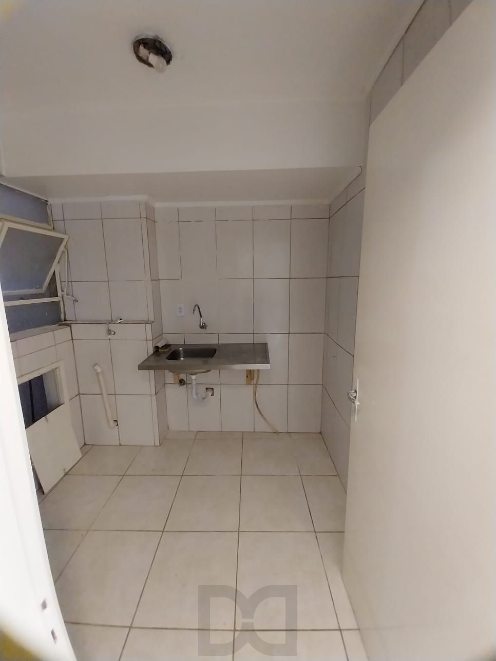JK na Cidade Baixa, 2 piso, elevador, Preço atrativo. — foto 40