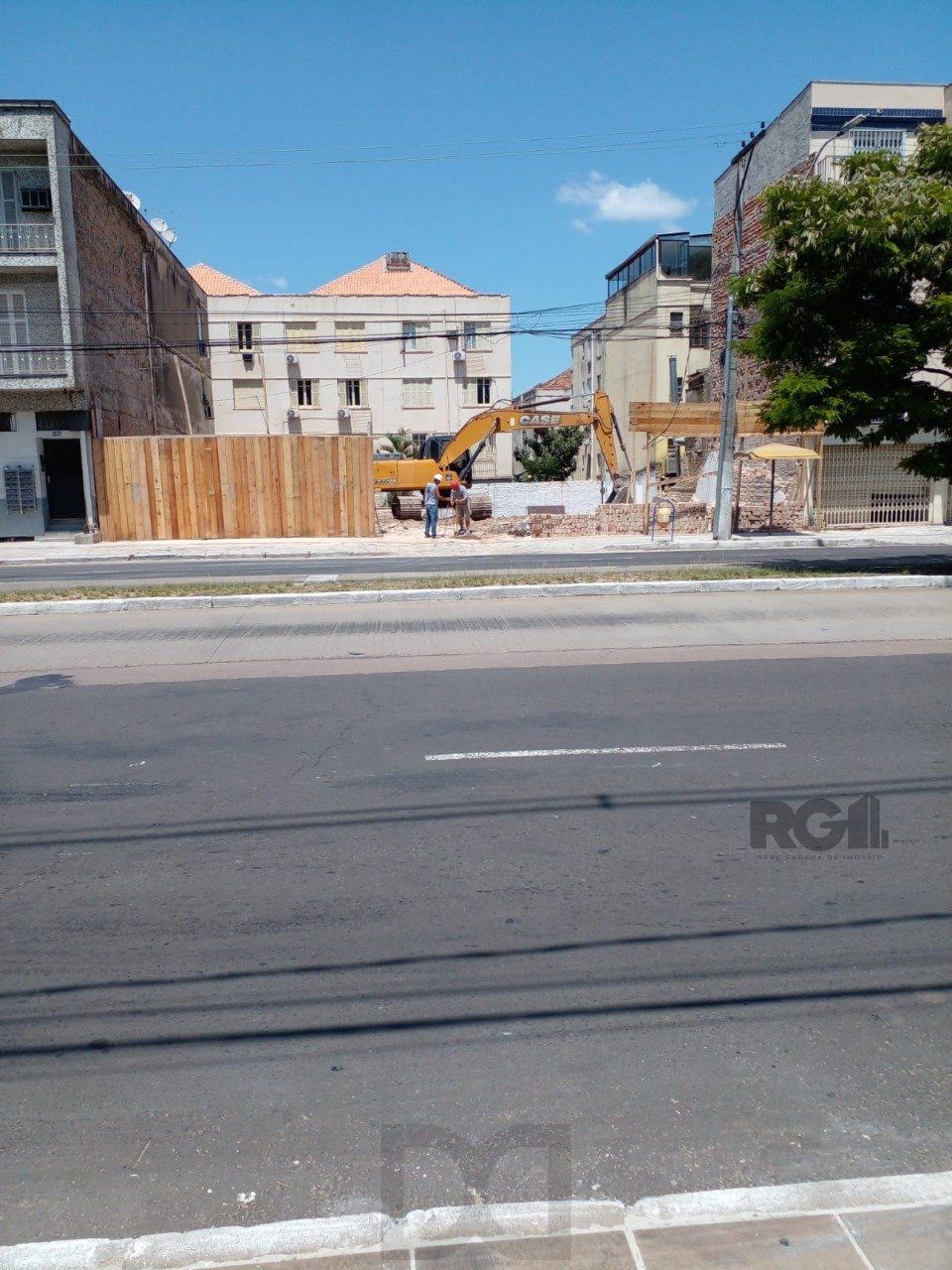 Compre terreno na Av Bento Gonçalves, 20,24 X 24M2,Bairro Partenon — foto 3