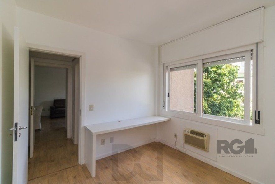 Apartamento 2 Dormitórios,Suíte,Elevador e Garagem no Bairro Santana — foto 7