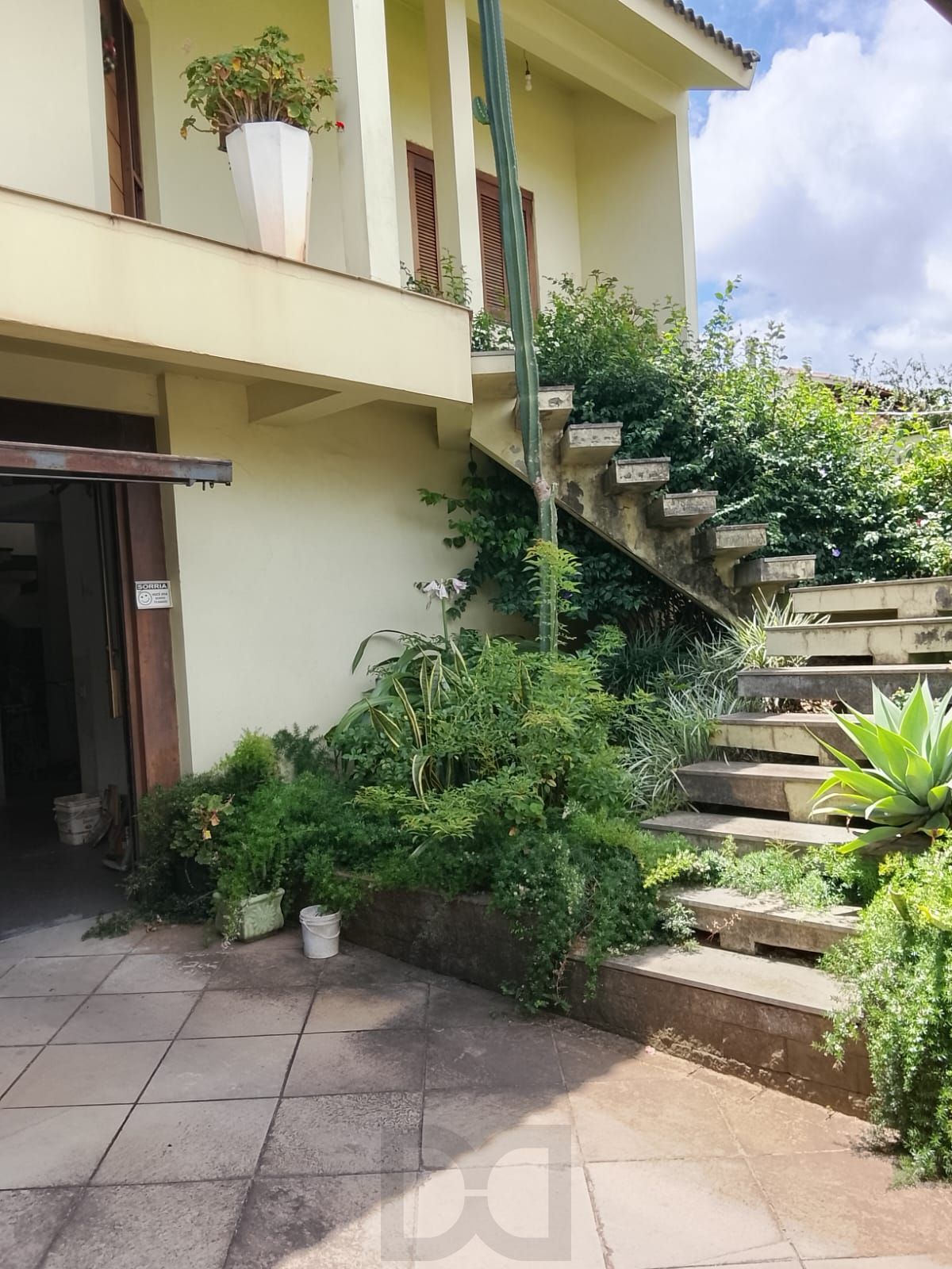 CASA / SOBRADO 5D e 10 vagas 3 Banheiros - Pátio enorme c/ Jacuzi e Pergolado - Living 3 ambientes - Sta Teresa — foto 5