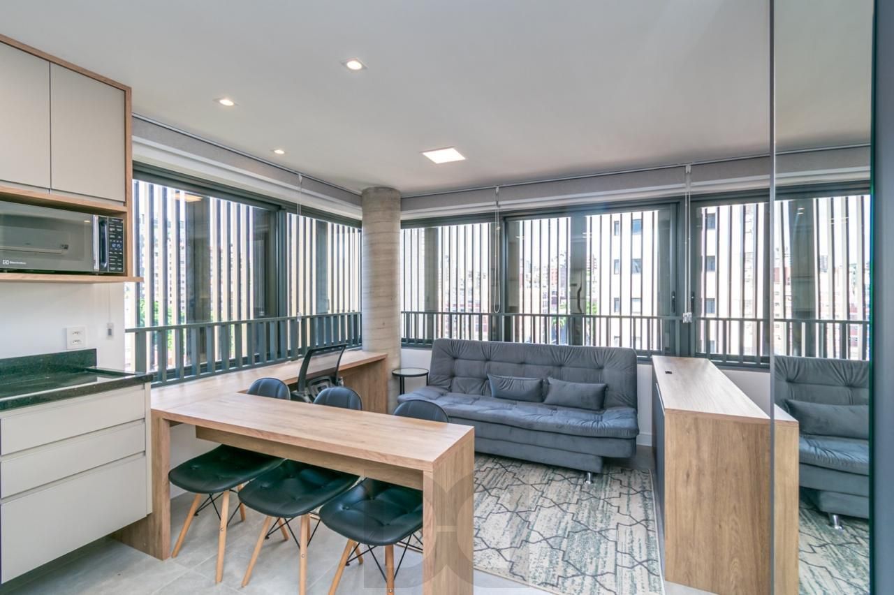 Loft de alto padrão construtivo no bairro Moinhos de Vento, planta de 29,60 m2 privativos com porcelanato, forro em gesso e aberturas em alumínio com vidros duplos. — foto 22