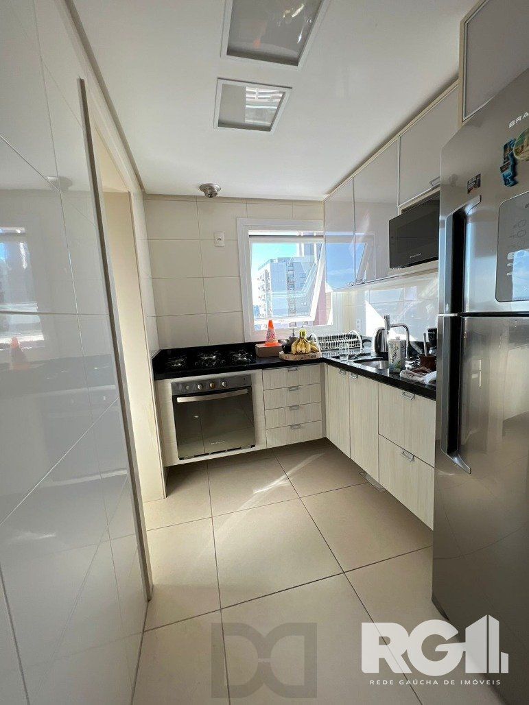 Espetacular apartamento para VENDA mobiliado, 3 dormitórios, 2 vagas cobertas, infra completa no coração do Bairro Petrópolis. — foto 10