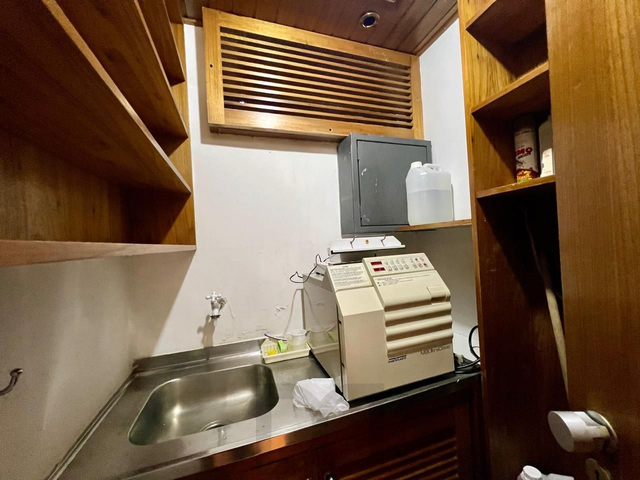 Clínica Odontológica mobiliada e equipada, 38 m2 com 2 vagas individuais na Av. Vinte e Quatro de Outubro — foto 11