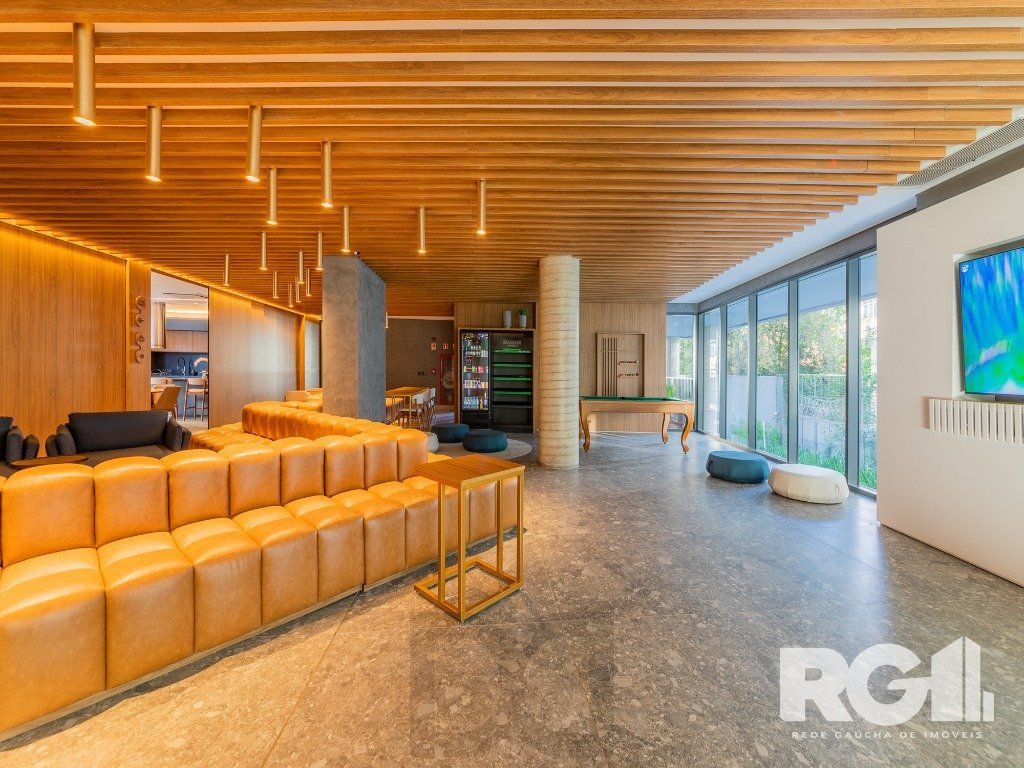 Loft de alto padrão construtivo no bairro Moinhos de Vento, planta de 29,60 m2 privativos com porcelanato, forro em gesso e aberturas em alumínio com vidros duplos. — foto 4