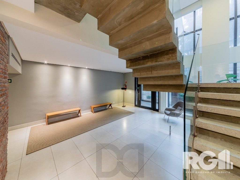Belíssimo apartamento no Glass Aurélio andar alto, Living com pé direito duplo, 174m² privativos finamente decorado no Moinhos de Vento — foto 31