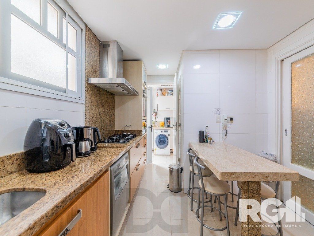 EXCLUSIVIDADE Belíssima casa de 4 suítes + gabinete no condomínio fechado Terra Mater com vista exuberante para o bosque, próximo da portaria e infraestrutura. — foto 17