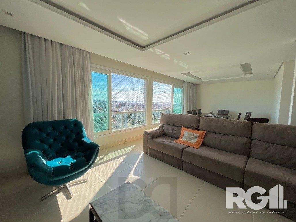 Espetacular apartamento para VENDA mobiliado, 3 dormitórios, 2 vagas cobertas, infra completa no coração do Bairro Petrópolis. — foto 3