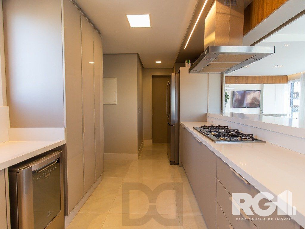 Belíssimo apartamento todo decorado por arquiteto. Apartamento com 170 m2, 3 suítes, sendo 1 suíte máster no bairro Petrópolis. — foto 13