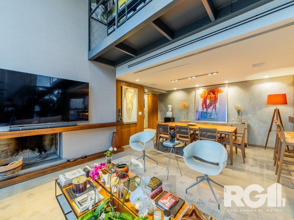 Belíssimo apartamento no Glass Aurélio andar alto, Living com pé direito duplo, 174m² privativos finamente decorado no Moinhos de Vento — foto 4