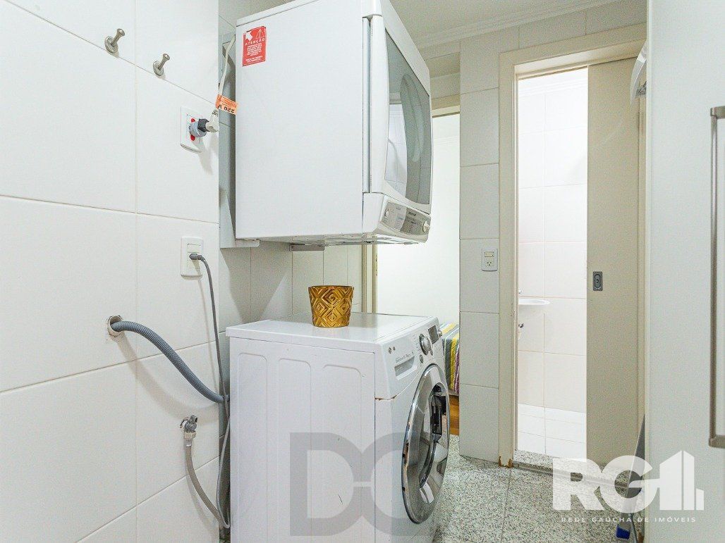 Apartamento semimobiliado, 167 m², 3 suítes e 3 vagas de garagem no bairro Bela Vista. — foto 15