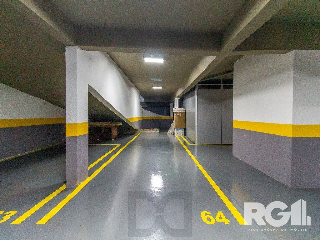 Belíssimo apartamento todo decorado por arquiteto. Apartamento com 170 m2, 3 suítes, sendo 1 suíte máster no bairro Petrópolis. — foto 54
