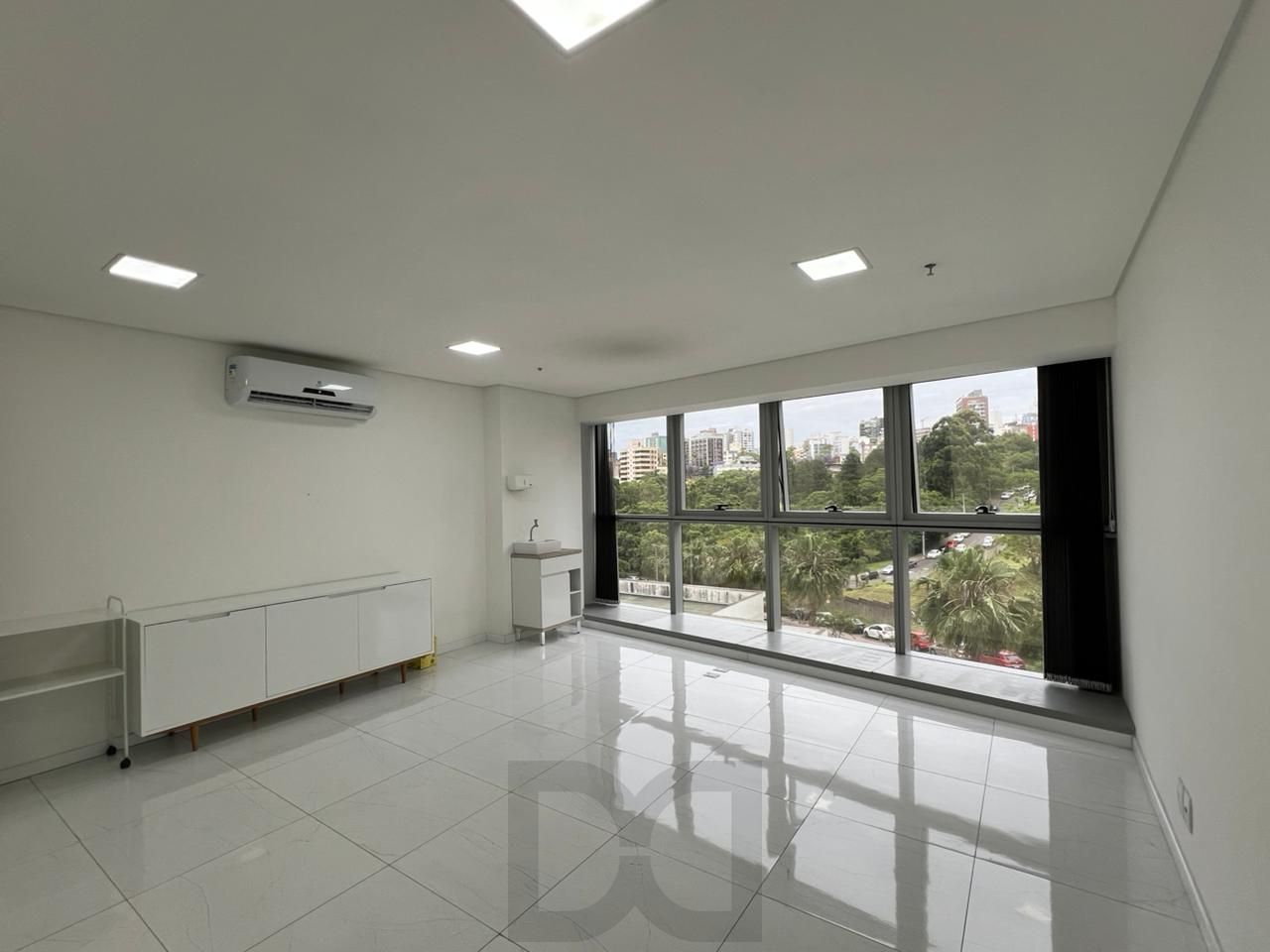 Sala comercial com 44 m2 a venda no Trend Nova Carlos Gomes. — foto 2