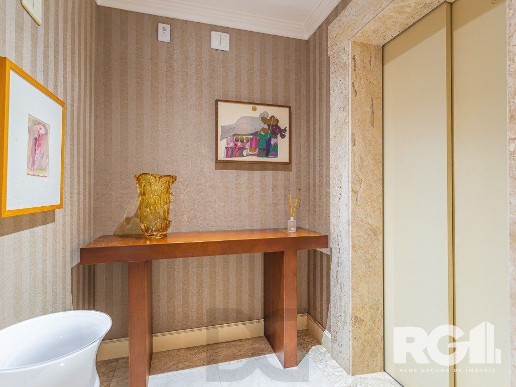 Apartamento semimobiliado, 167 m², 3 suítes e 3 vagas de garagem no bairro Bela Vista. — foto 7