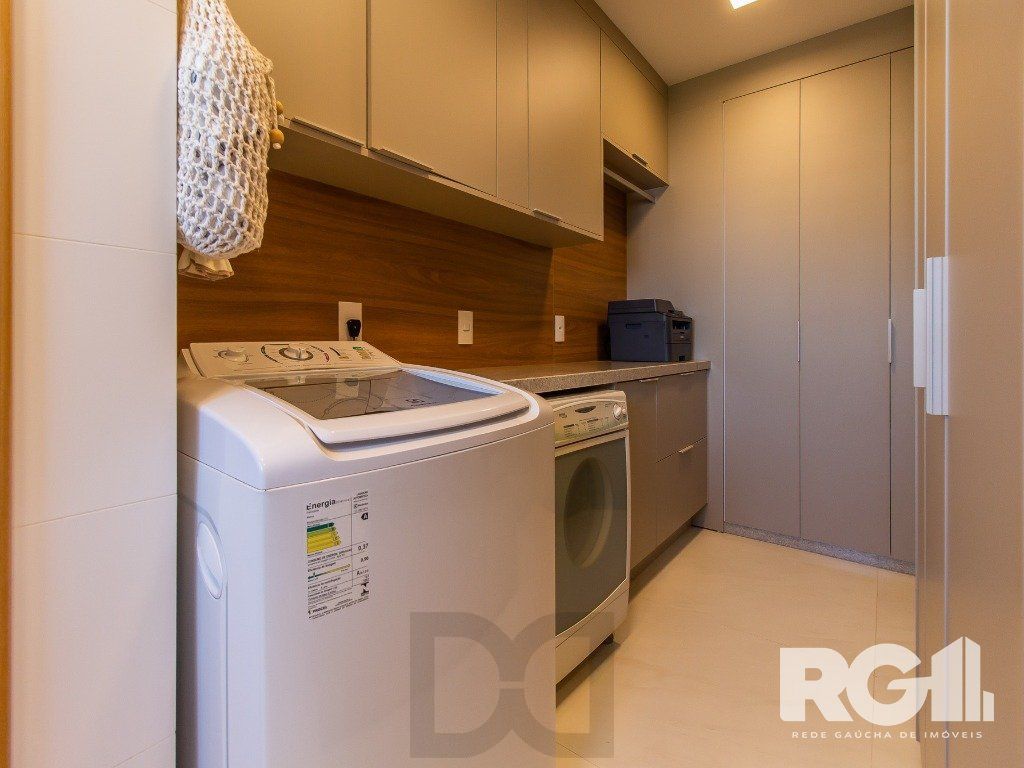 Belíssimo apartamento todo decorado por arquiteto. Apartamento com 170 m2, 3 suítes, sendo 1 suíte máster no bairro Petrópolis. — foto 18