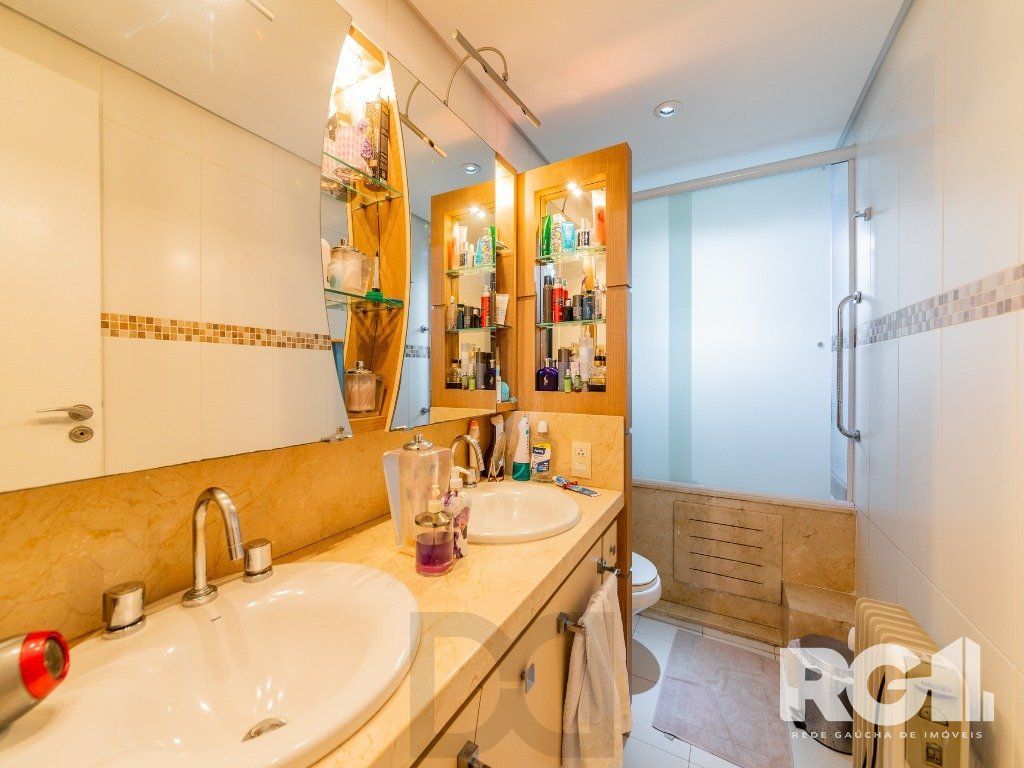EXCLUSIVIDADE Belíssima casa de 4 suítes + gabinete no condomínio fechado Terra Mater com vista exuberante para o bosque, próximo da portaria e infraestrutura. — foto 31