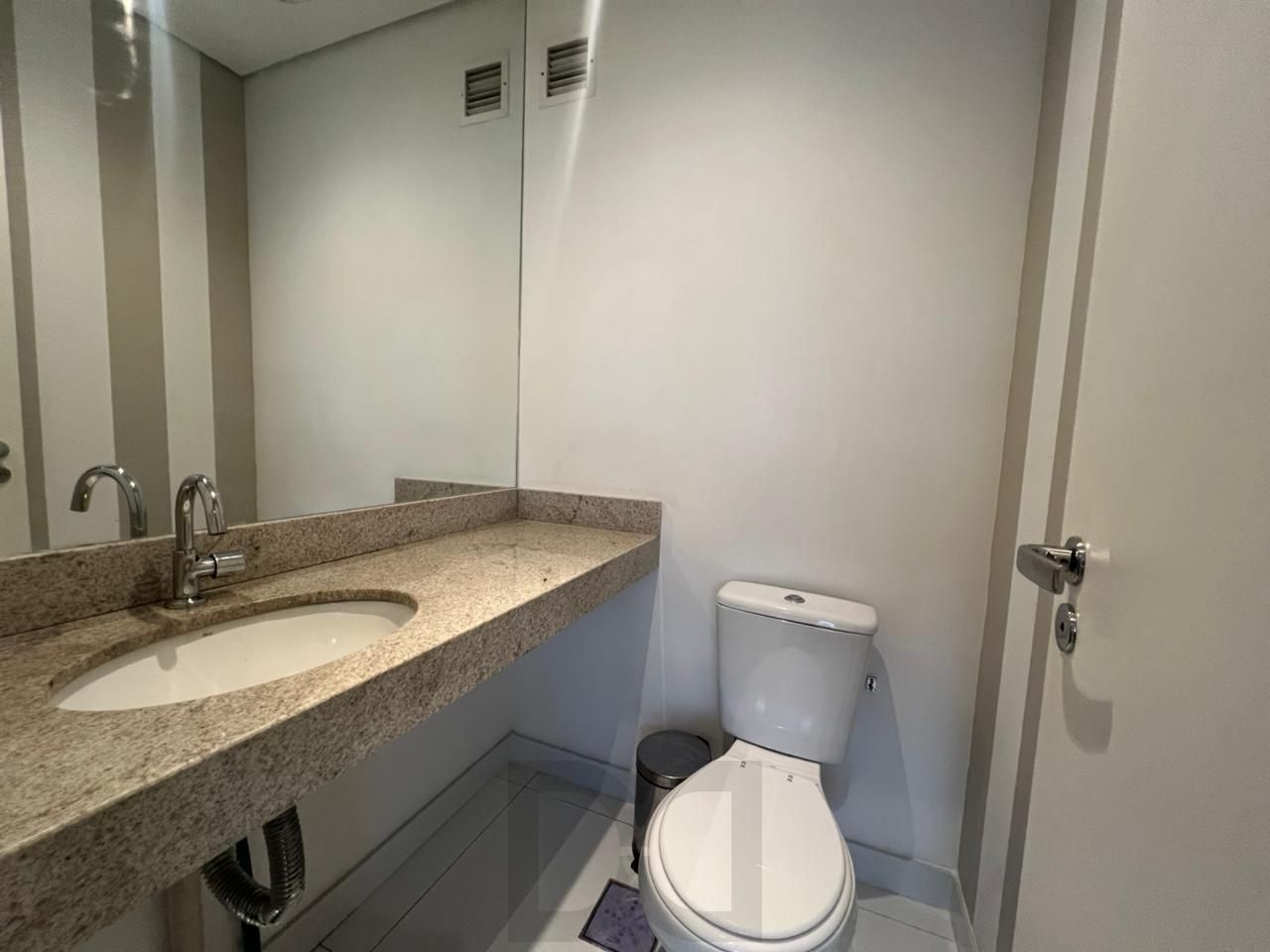 Sala comercial mobiliada com 40 m2 para alugar na Av. Anita Garibaldi. — foto 11