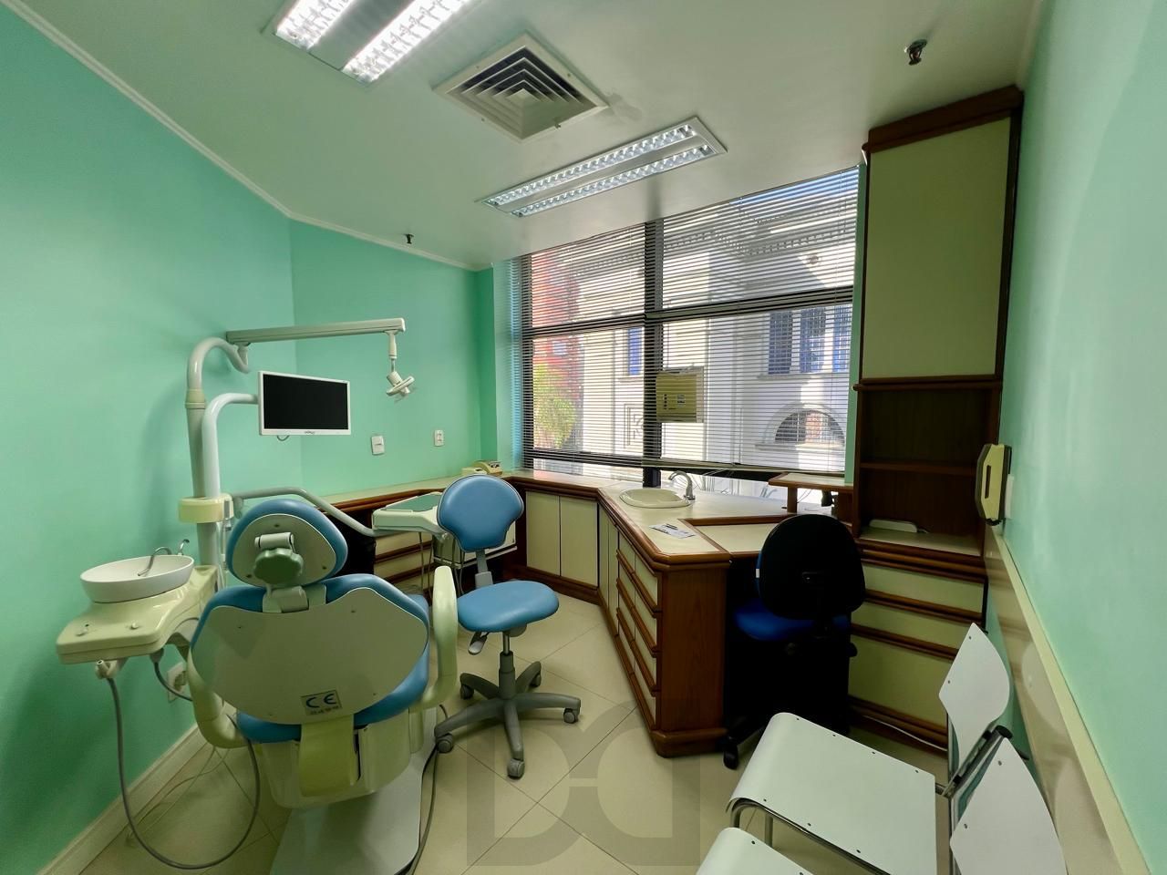 Clínica Odontológica mobiliada e equipada, 38 m2 com 2 vagas individuais na Av. Vinte e Quatro de Outubro — foto 5