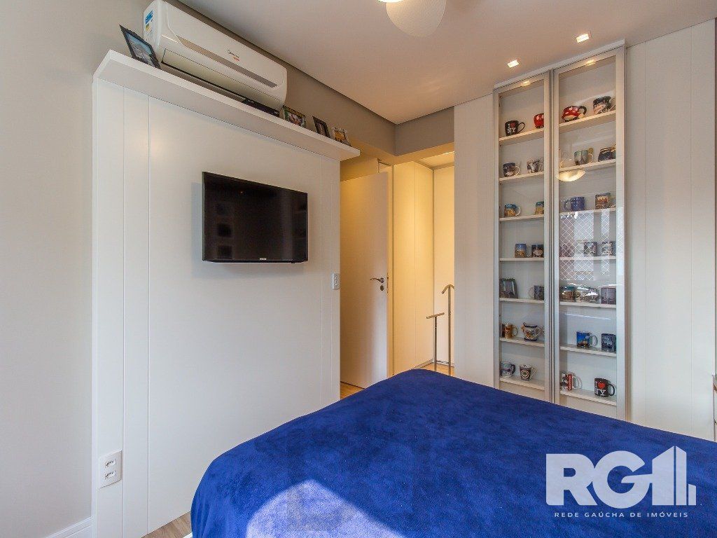 Belíssimo apartamento todo decorado por arquiteto. Apartamento com 170 m2, 3 suítes, sendo 1 suíte máster no bairro Petrópolis. — foto 24