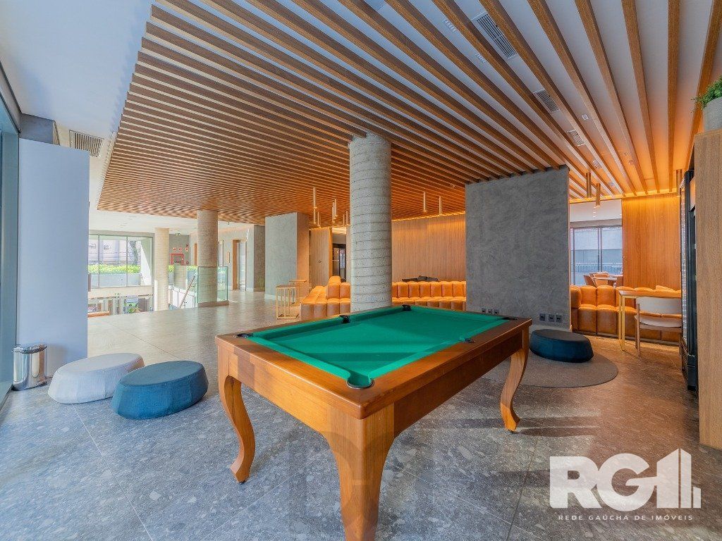 Loft de alto padrão construtivo no bairro Moinhos de Vento, planta de 29,60 m2 privativos com porcelanato, forro em gesso e aberturas em alumínio com vidros duplos. — foto 8