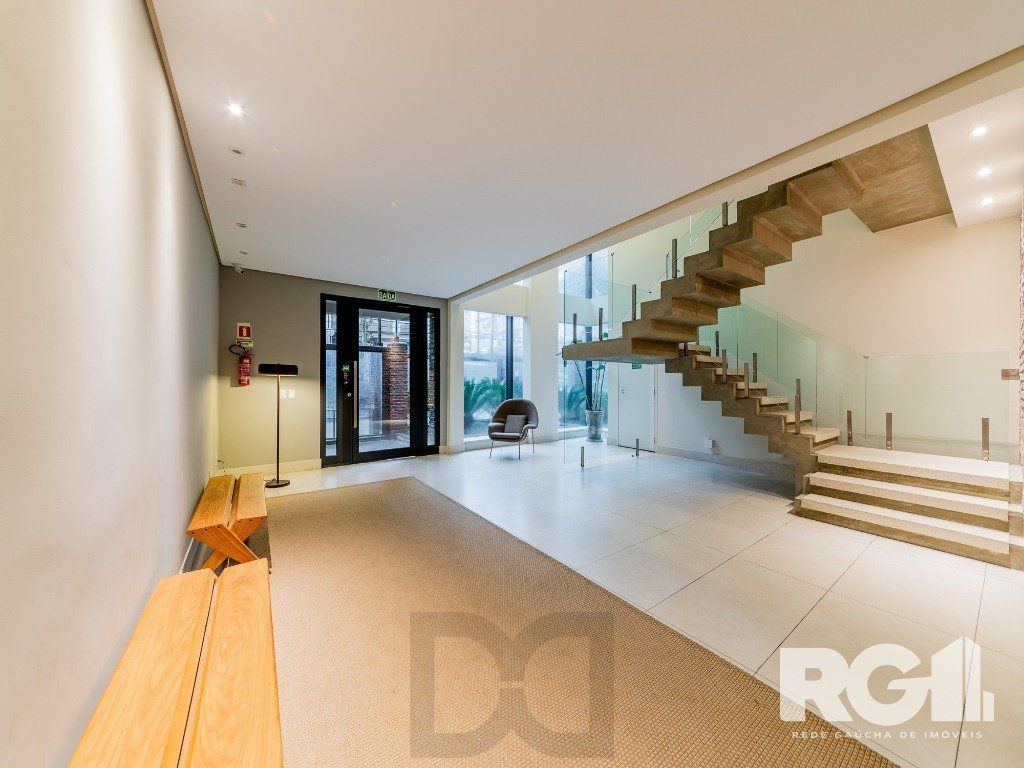 Belíssimo apartamento no Glass Aurélio andar alto, Living com pé direito duplo, 174m² privativos finamente decorado no Moinhos de Vento — foto 32