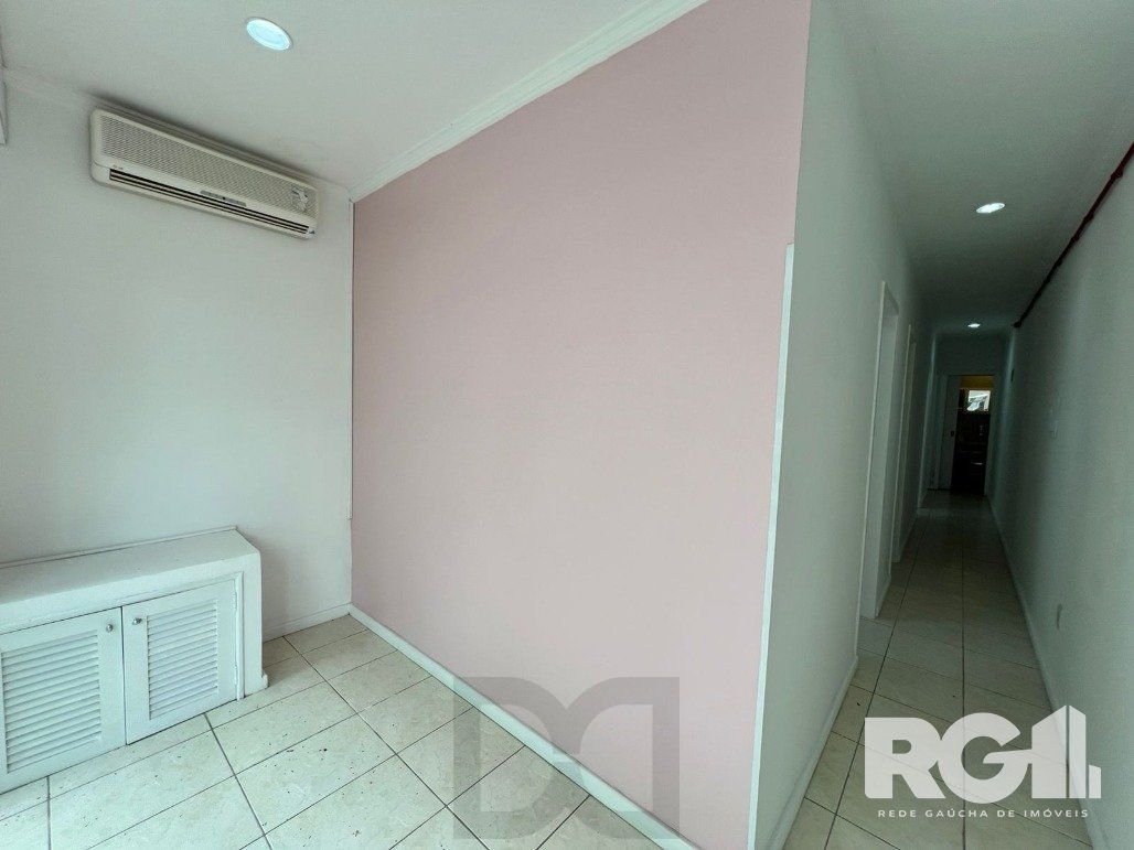 Loja térrea em condomínio de 45 m2 com vaga para alugar no bairro Floresta. — foto 2