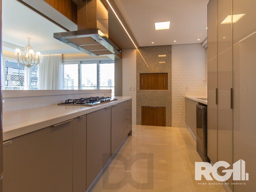 Belíssimo apartamento todo decorado por arquiteto. Apartamento com 170 m2, 3 suítes, sendo 1 suíte máster no bairro Petrópolis. — foto 12