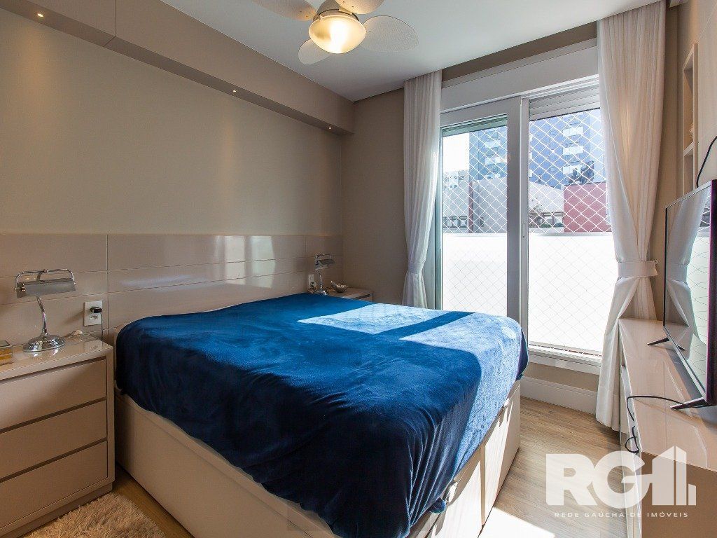 Belíssimo apartamento todo decorado por arquiteto. Apartamento com 170 m2, 3 suítes, sendo 1 suíte máster no bairro Petrópolis. — foto 31