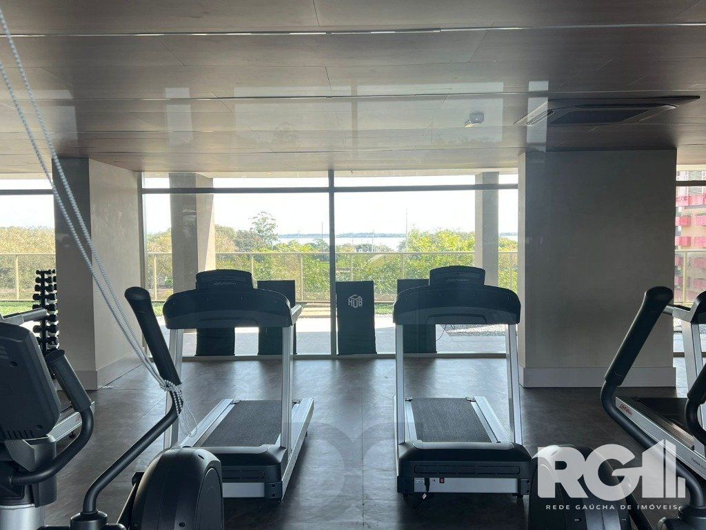 Apartamento com 143 m² privativos, possui 3 suítes, (sendo 1 máster), living, cozinha, dependência de empregada, lavabo, 143 m² de área privativa, 2 vagas de garagem. — foto 17