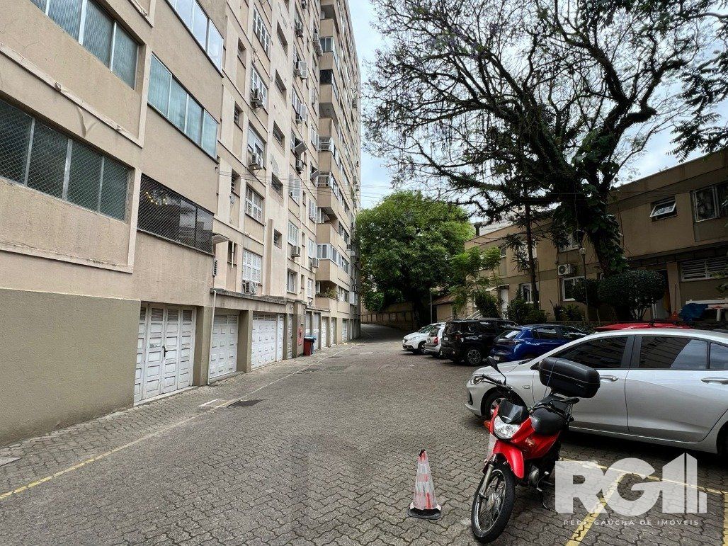 Loja térrea em condomínio de 45 m2 com vaga para alugar no bairro Floresta. — foto 17