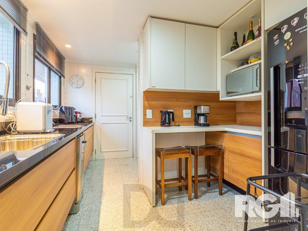 Apartamento semimobiliado, 167 m², 3 suítes e 3 vagas de garagem no bairro Bela Vista. — foto 12