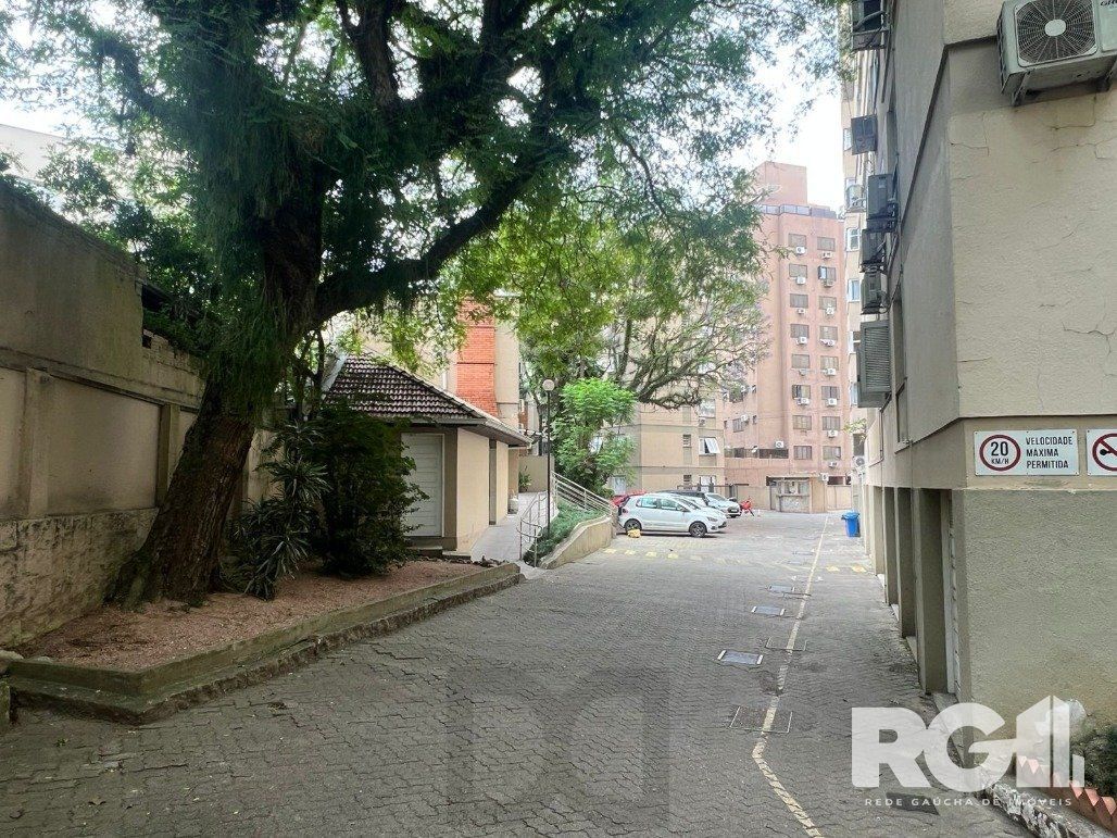 Loja térrea em condomínio de 45 m2 com vaga para alugar no bairro Floresta. — foto 15